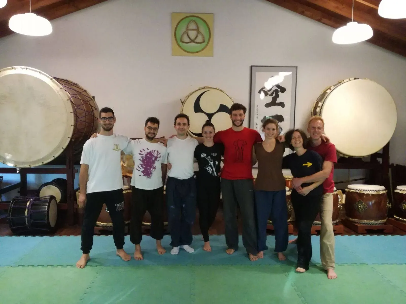 I partecipanti a un seminario di Taiko nel Dojo